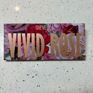 Give me glow Vivid Rose palette